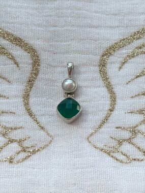 Sweet & Dainty Sterling Silver Green Onyx and Pearl Pendant